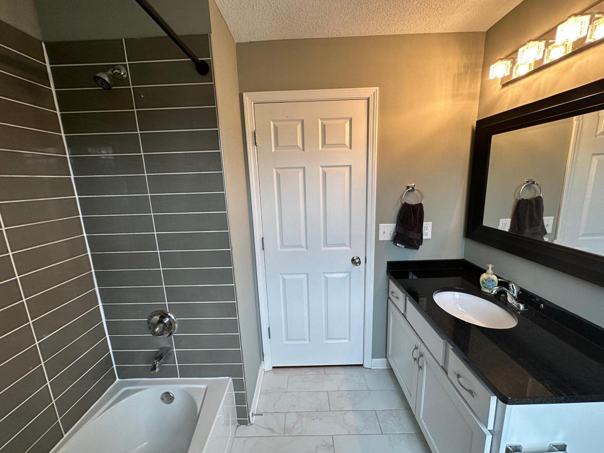 Guest house Extended & Short Term At The Oasis Group Minneapolis